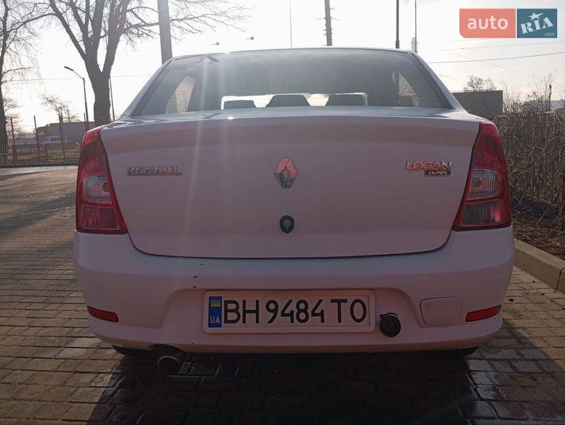 Седан Renault Logan 2012 в Южном