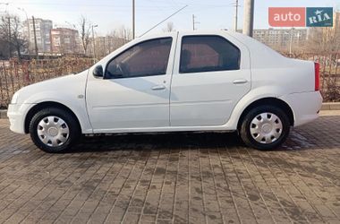 Седан Renault Logan 2012 в Южном