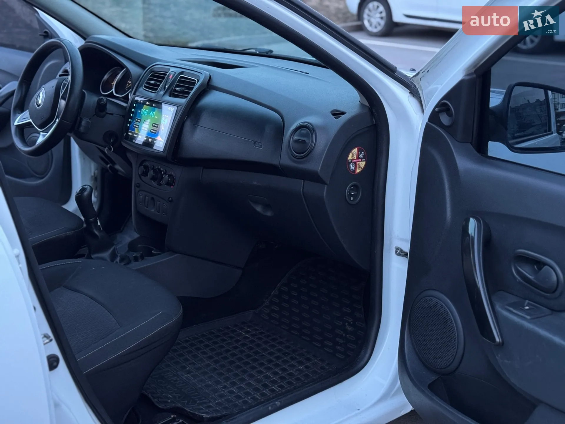 2017 Renault Logan - мініатюра 11