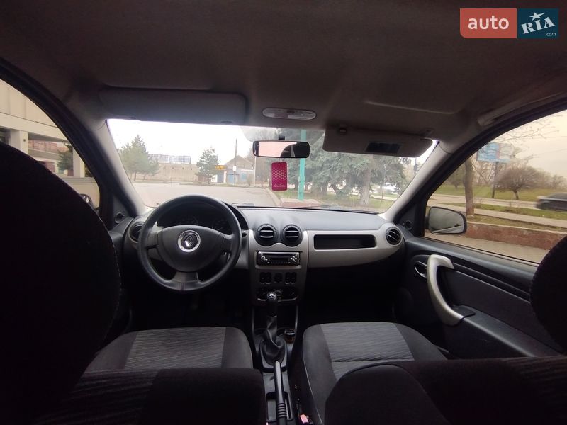 Седан Renault Logan 2011 в Ивано-Франковске