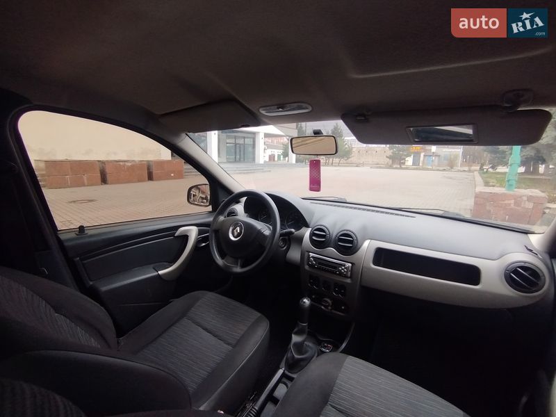 Седан Renault Logan 2011 в Ивано-Франковске