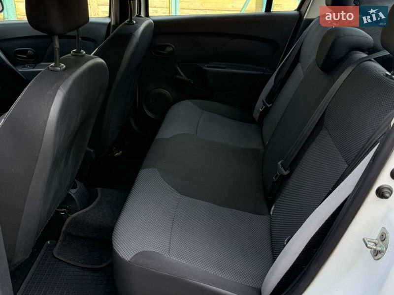 Седан Renault Logan 2015 в Красилове фото 27 Седан Renault Logan 2015 в Красилове