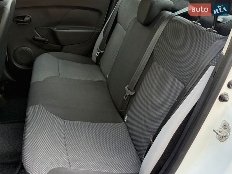 Седан Renault Logan 2015 в Красилове фото 29 Седан Renault Logan 2015 в Красилове