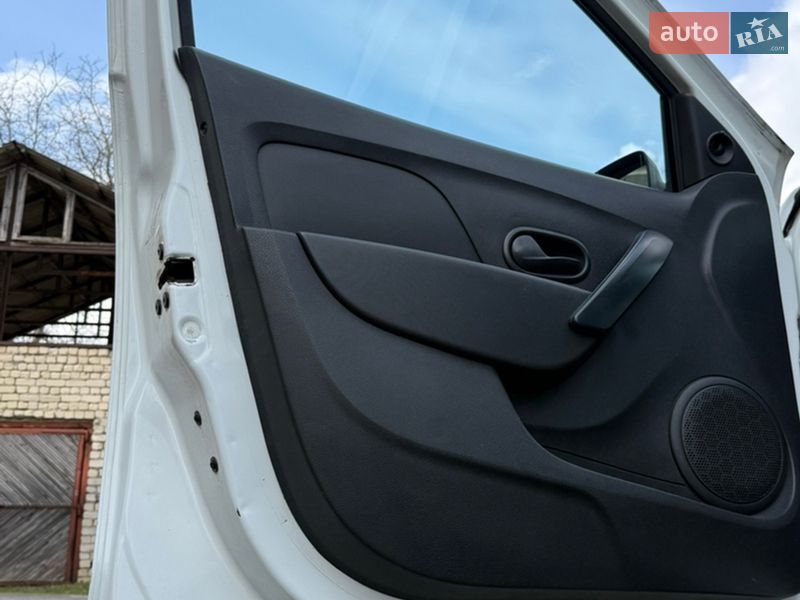 Седан Renault Logan 2015 в Красилове фото 36 Седан Renault Logan 2015 в Красилове