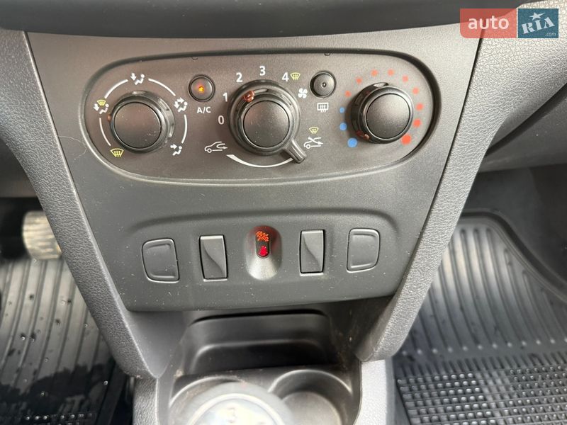 Седан Renault Logan 2015 в Красилове фото 48 Седан Renault Logan 2015 в Красилове