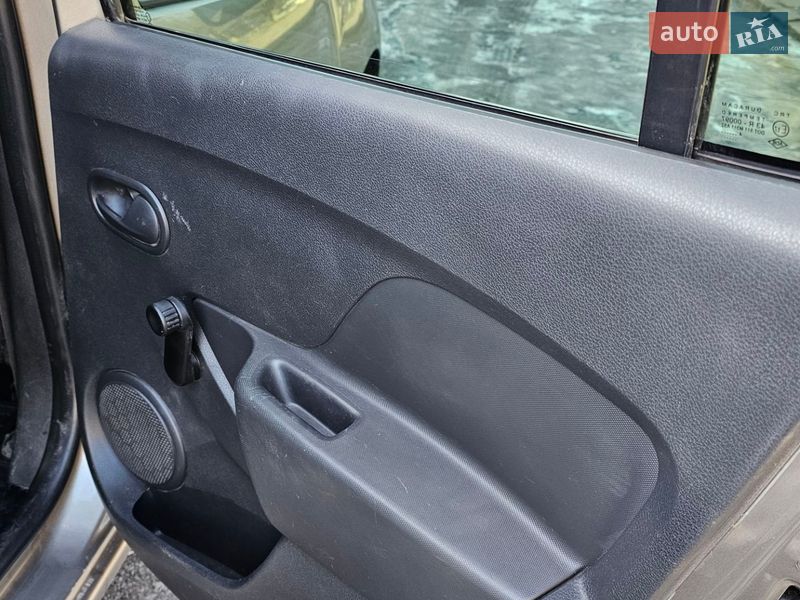 Универсал Renault Logan 2014 в Киеве фото 15 Универсал Renault Logan 2014 в Киеве