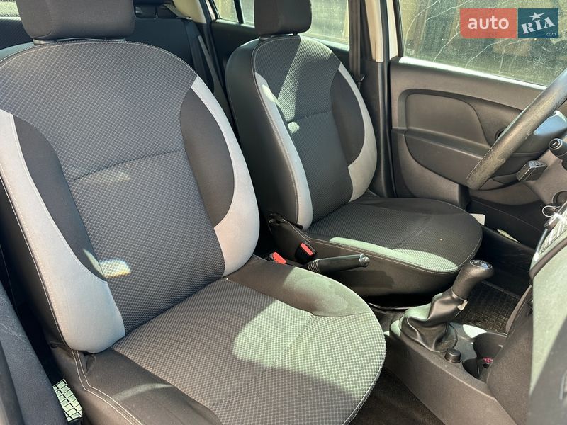 Седан Renault Logan 2013 в Киеве фото 18 Седан Renault Logan 2013 в Киеве