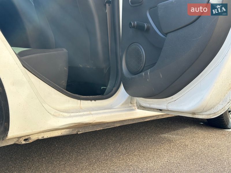 Седан Renault Logan 2013 в Киеве фото 22 Седан Renault Logan 2013 в Киеве