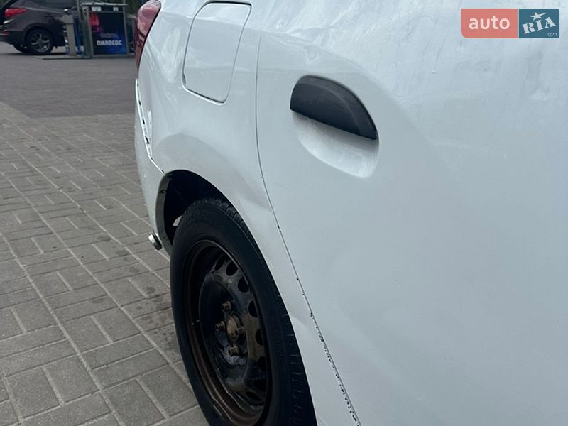 Седан Renault Logan 2013 в Днепре