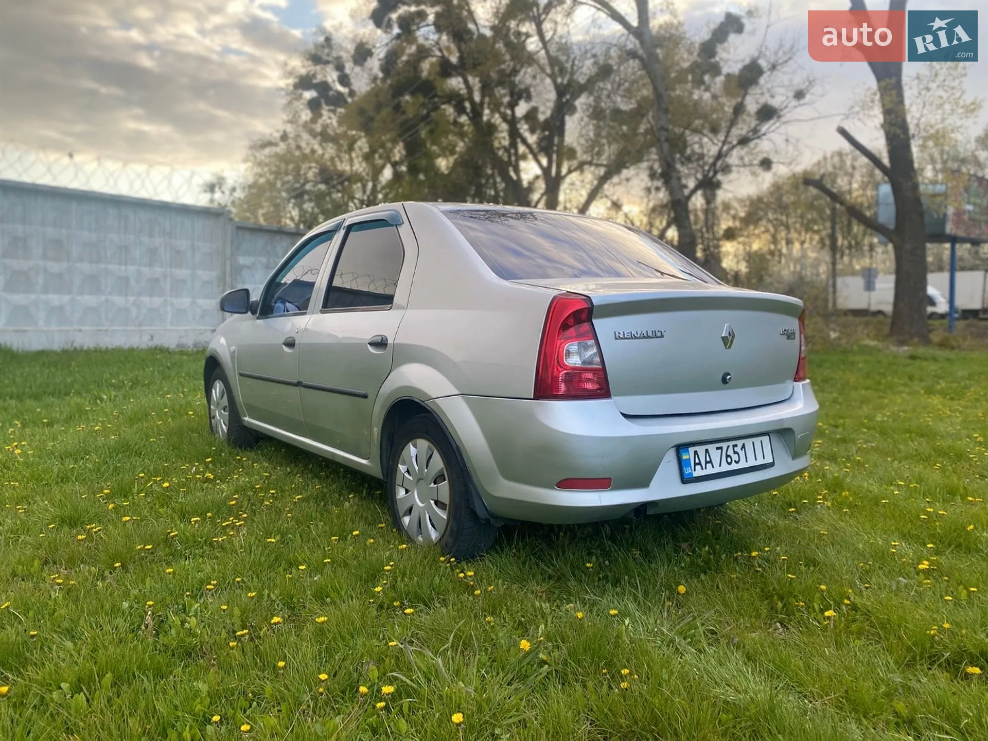 2011 Renault Logan - мініатюра 2