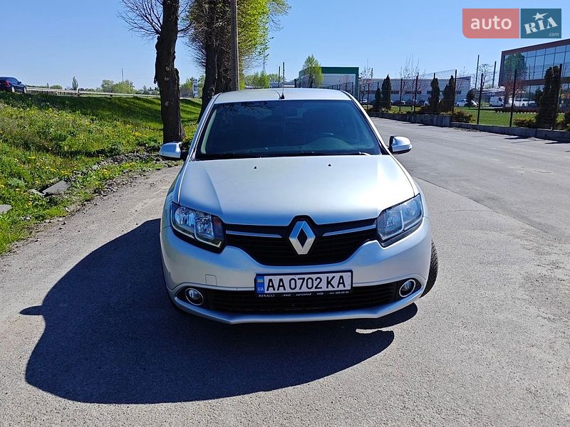 Седан Renault Logan 2015 в Калиновке