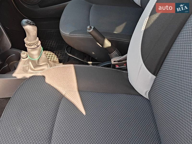 Седан Renault Logan 2015 в Калиновке