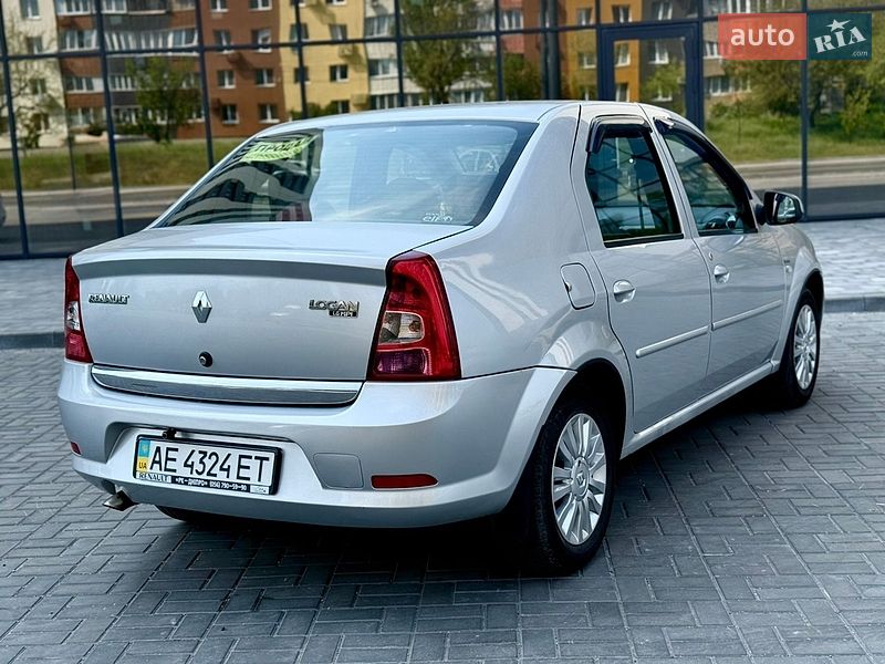 Седан Renault Logan 2011 в Днепре