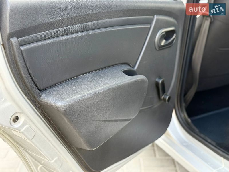 Седан Renault Logan 2011 в Днепре