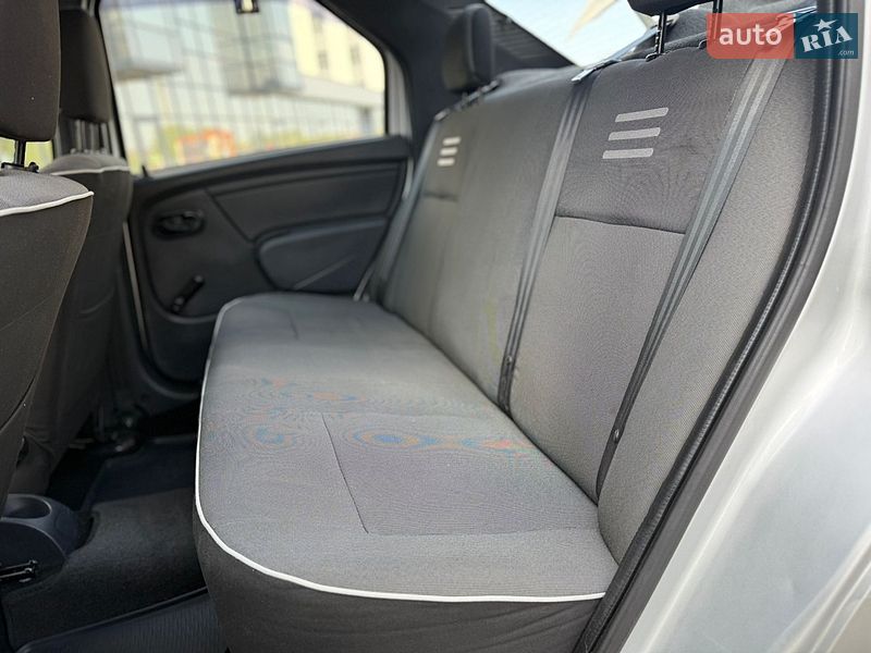 Седан Renault Logan 2011 в Днепре