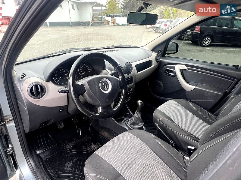 Седан Renault Logan 2010 в Козельщині
