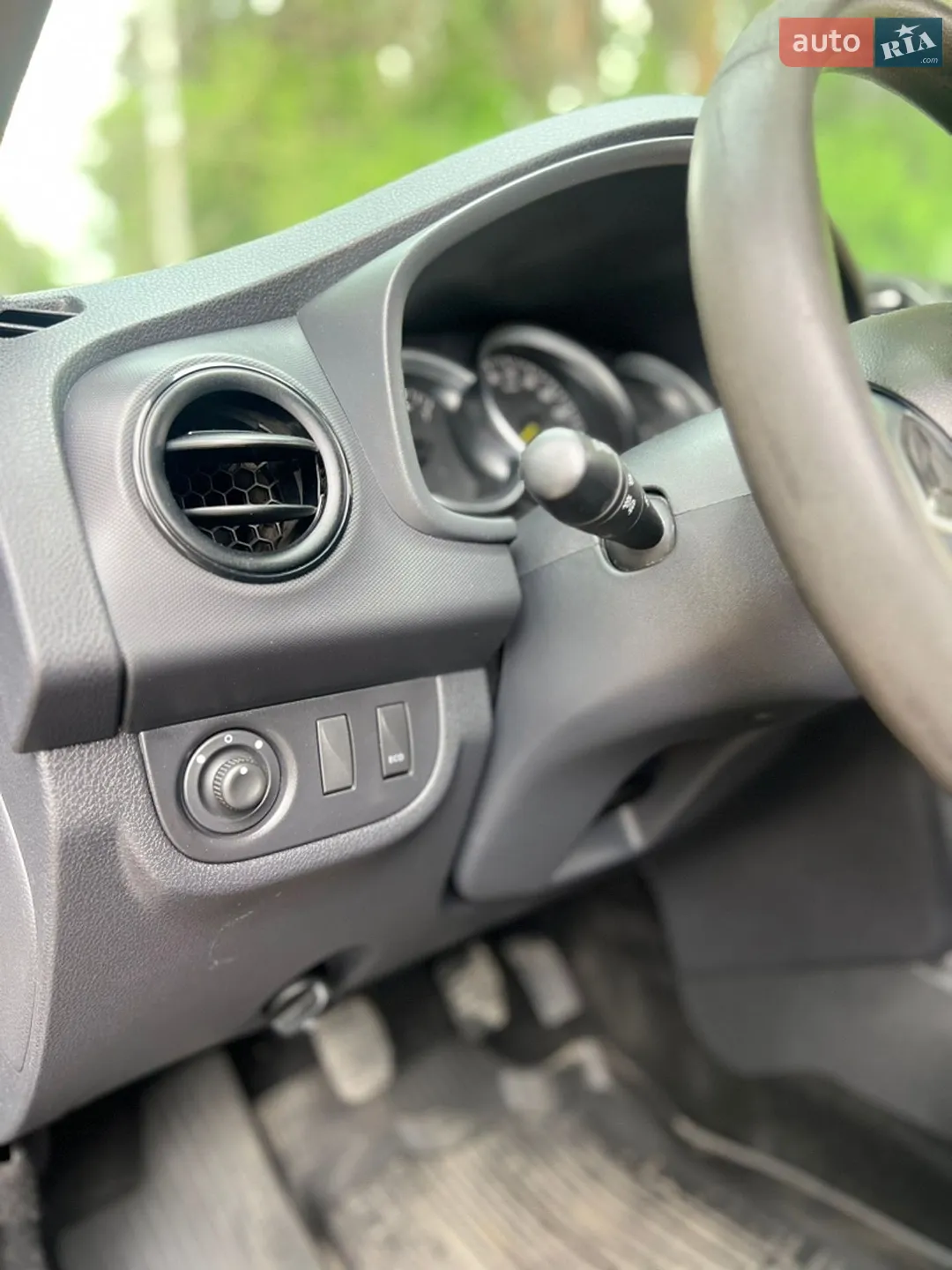 2017 Renault Logan - мініатюра 29