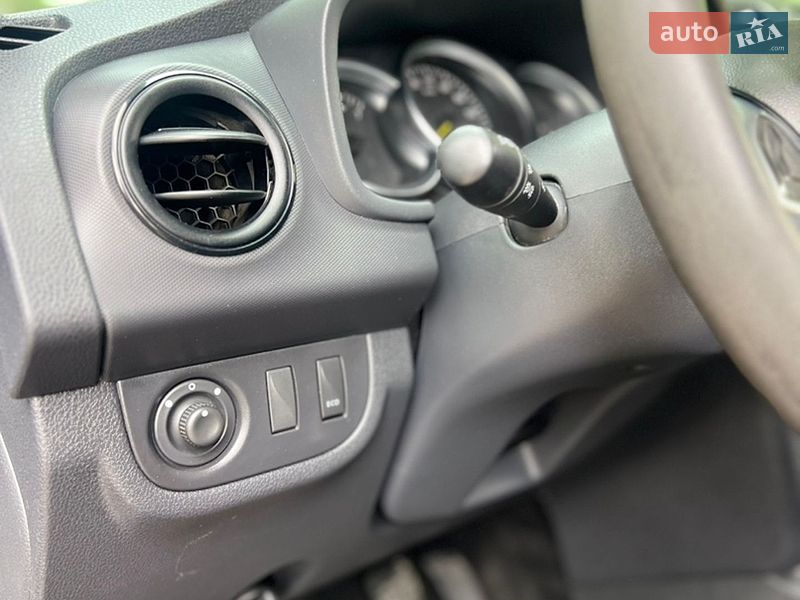 Седан Renault Logan 2017 в Киверцах