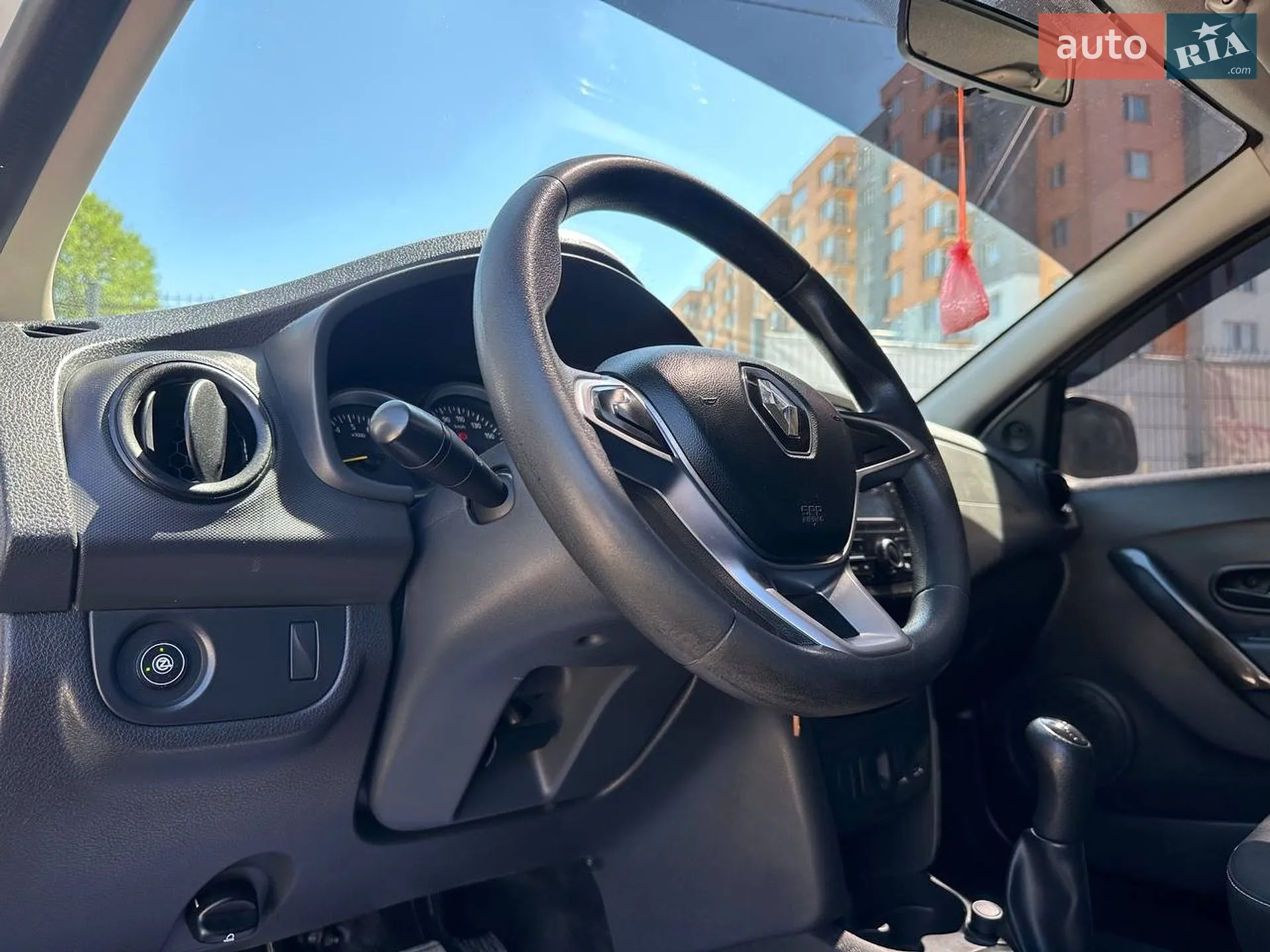 2017 Renault Logan - мініатюра 10