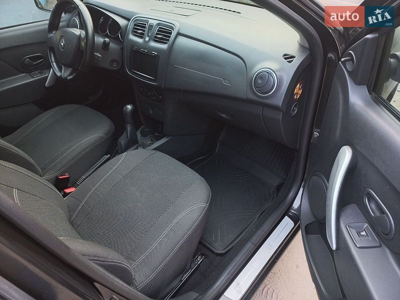 Седан Renault Logan 2013 в Дніпрі