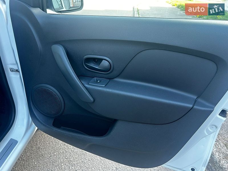 Седан Renault Logan 2014 в Чернигове