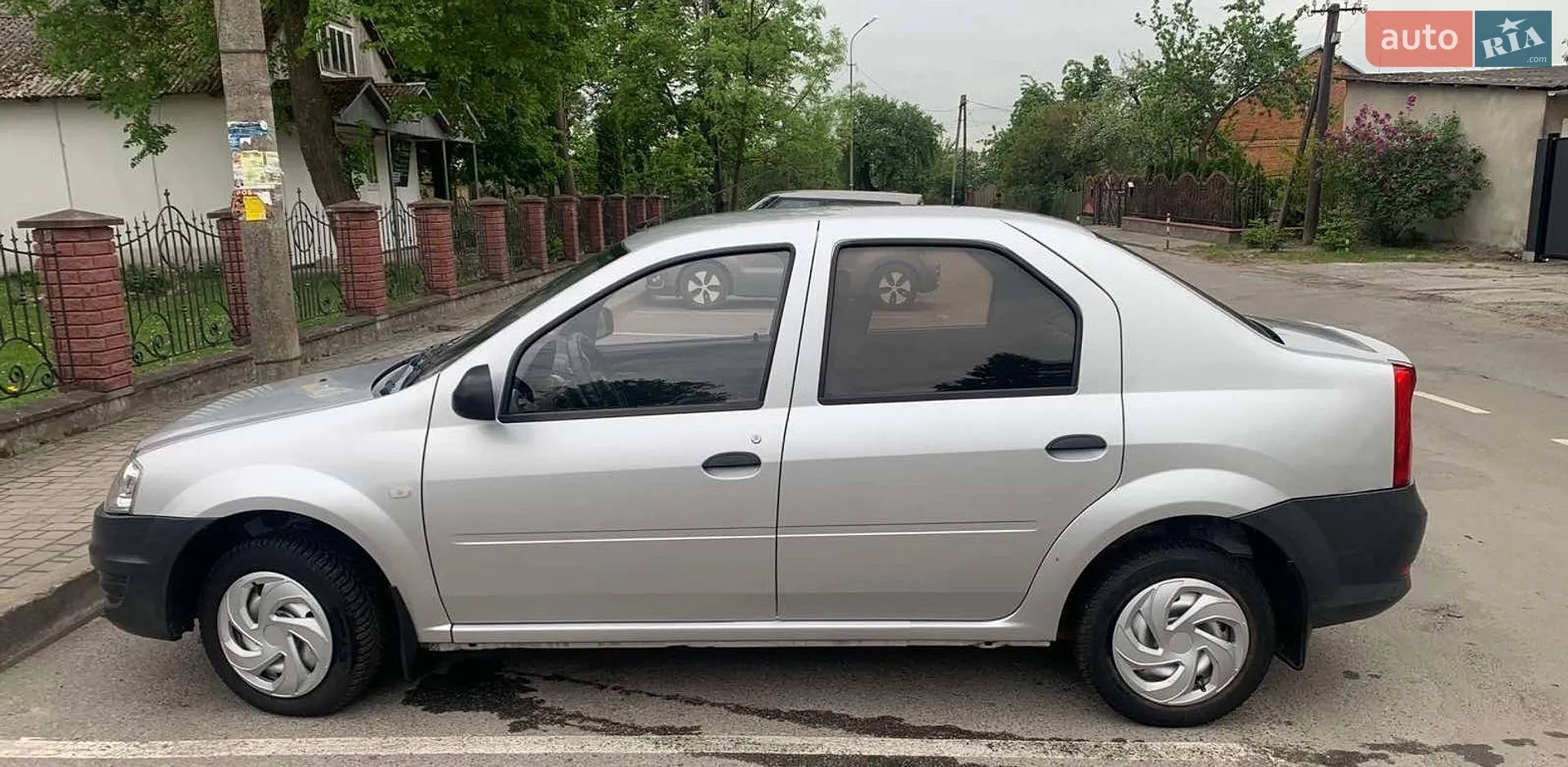2010 Renault Logan - мініатюра 2