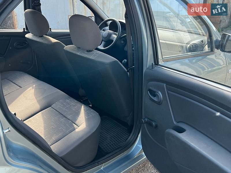 Седан Renault Logan 2009 в Львові