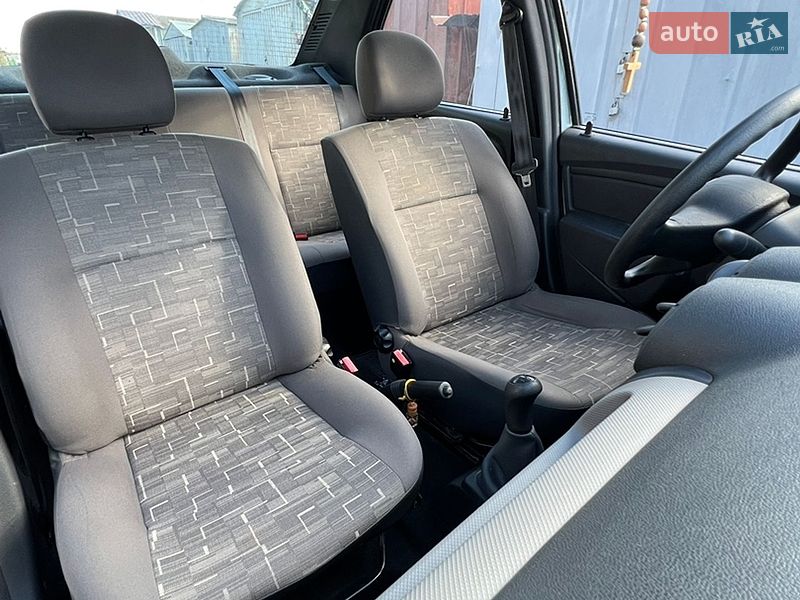 Седан Renault Logan 2009 в Львові