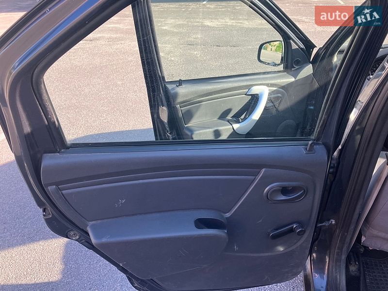 Седан Renault Logan 2012 в Харкові