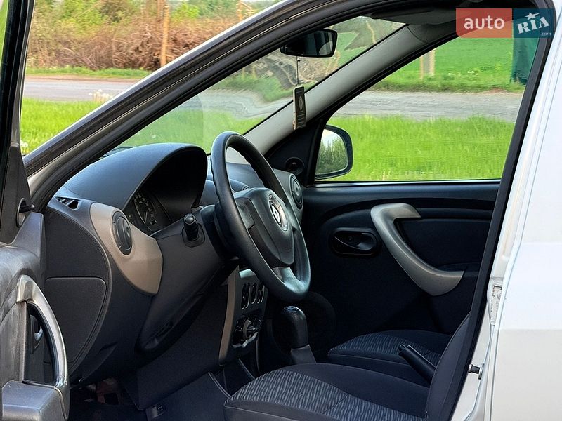 Седан Renault Logan 2011 в Мене