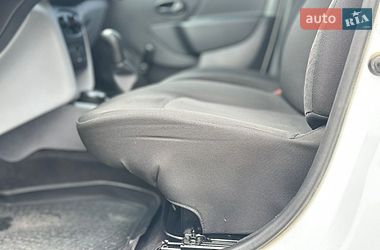 Седан Renault Logan 2014 в Черновцах