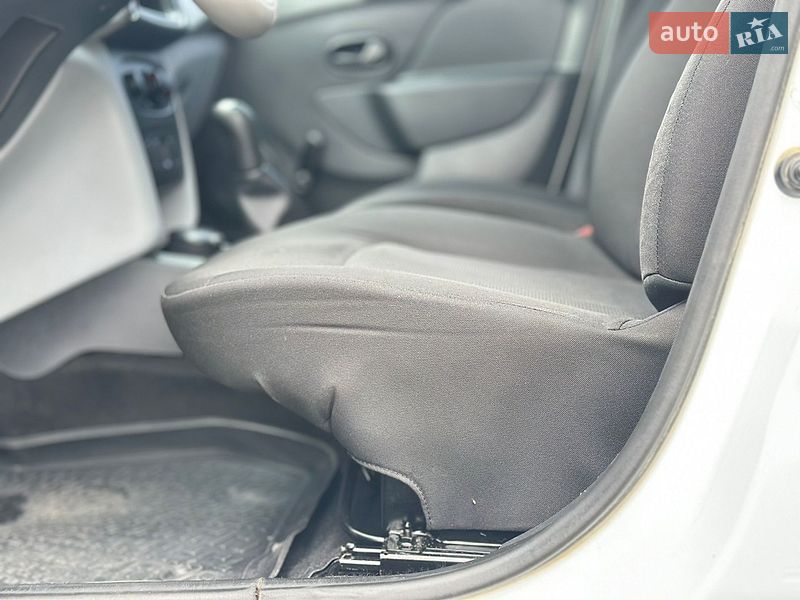 Седан Renault Logan 2014 в Черновцах