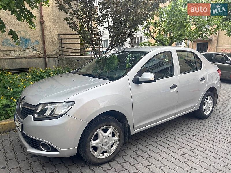 Седан Renault Logan 2013 в Ивано-Франковске