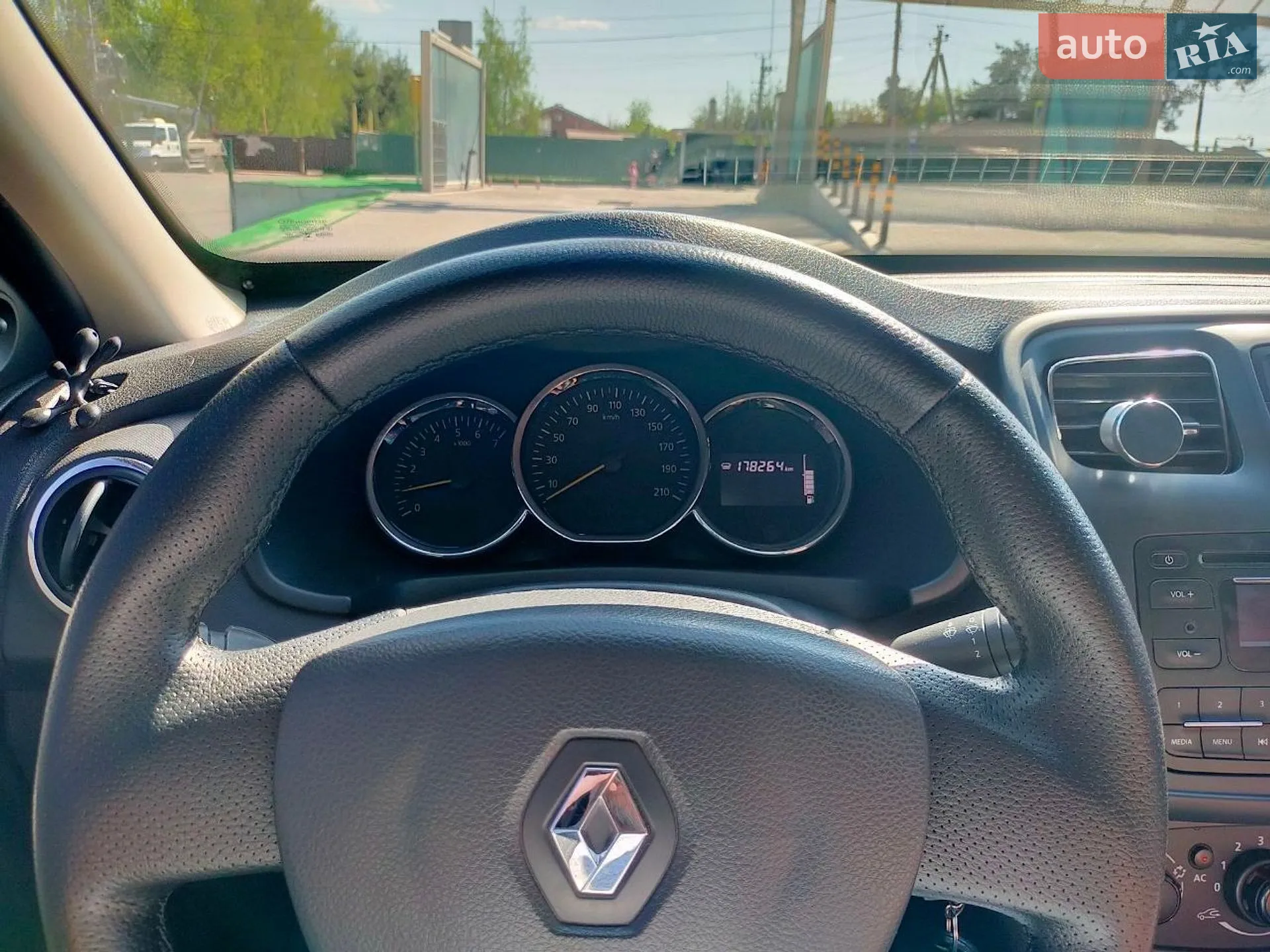 2014 Renault Logan - мініатюра 3