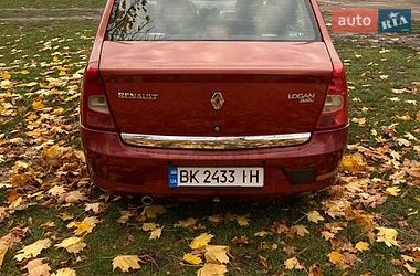Седан Renault Logan 2010 в Сарнах