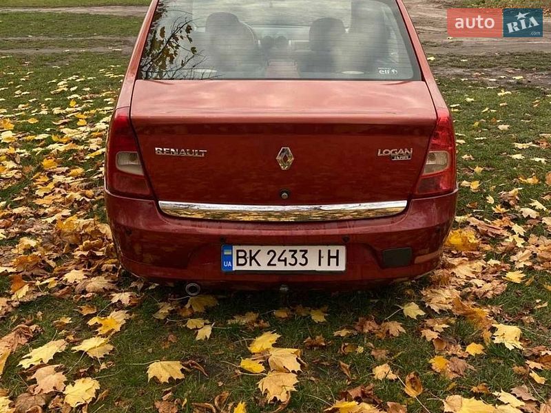 Седан Renault Logan 2010 в Сарнах