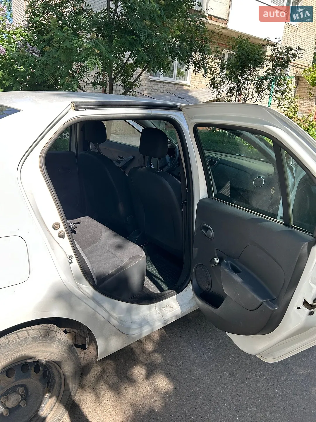 2014 Renault Logan - мініатюра 12