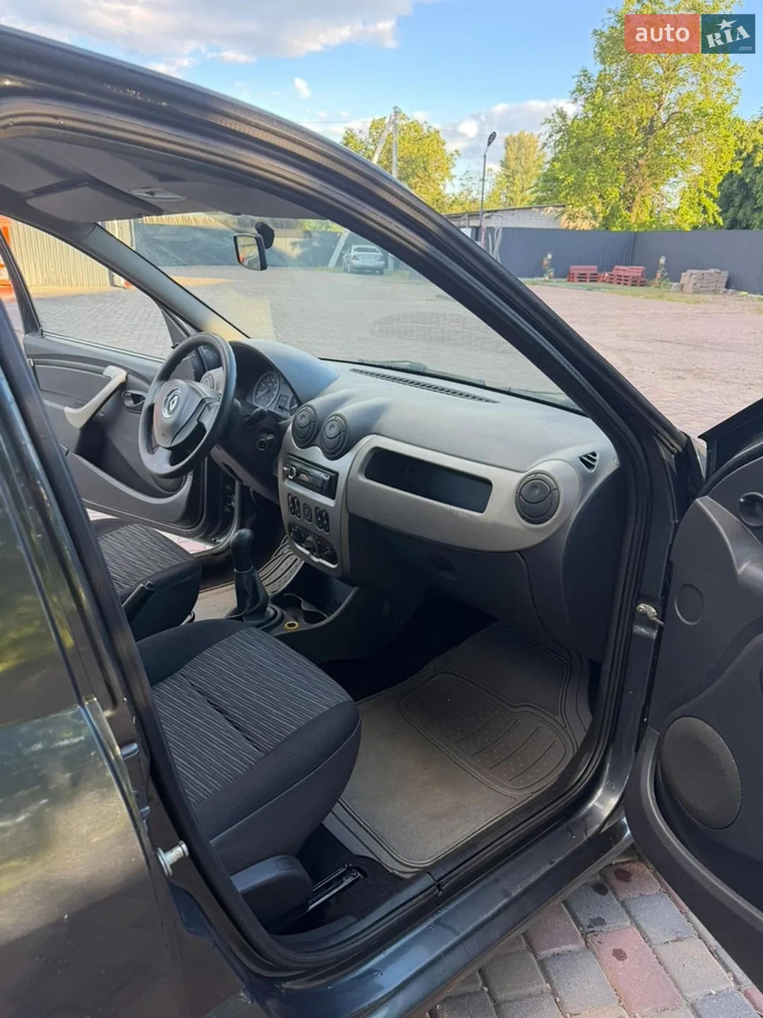 2010 Renault Logan - мініатюра 10