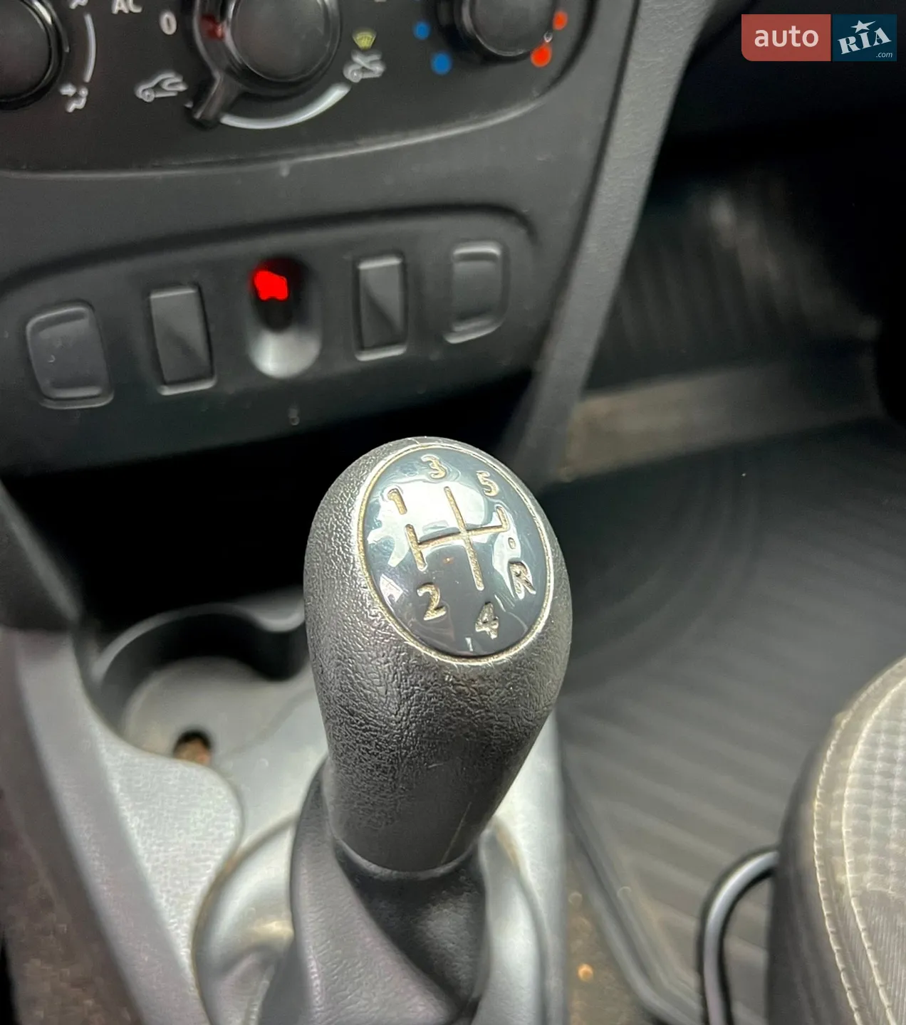 2013 Renault Logan - мініатюра 17