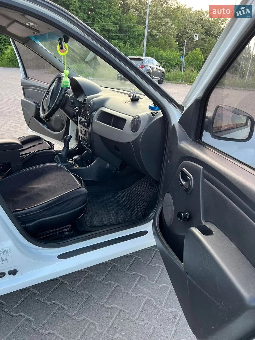 2011 Renault Logan - мініатюра 10