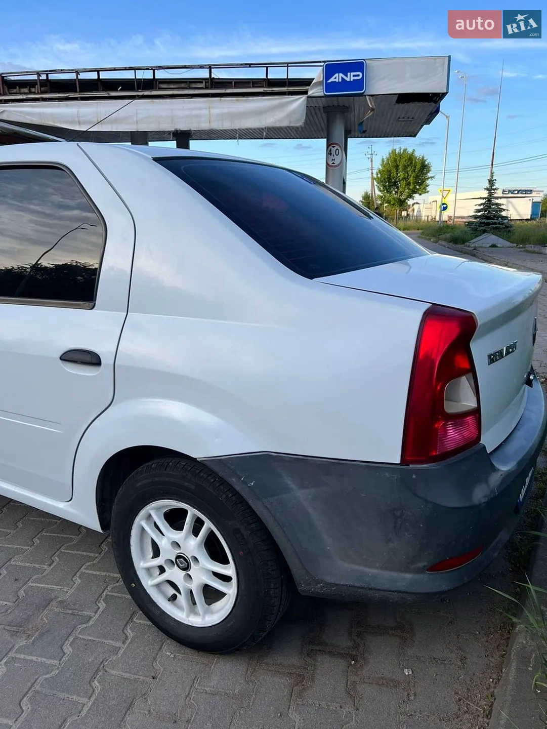 2011 Renault Logan - мініатюра 12
