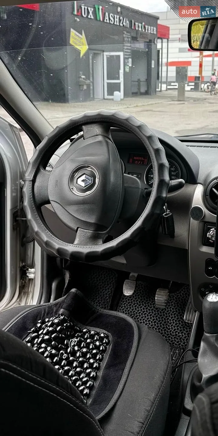 2011 Renault Logan - мініатюра 12