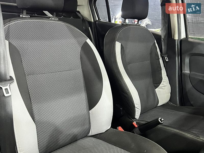 Седан Renault Logan 2016 в Києві фото 46 Седан Renault Logan 2016 в Києві