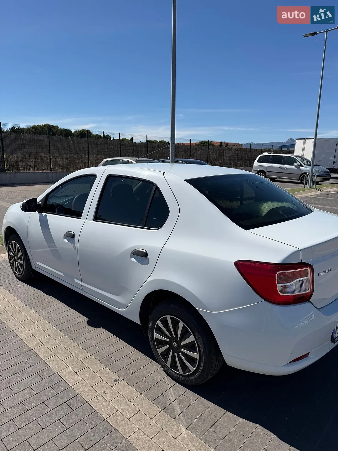 2013 Renault Logan - мініатюра 3