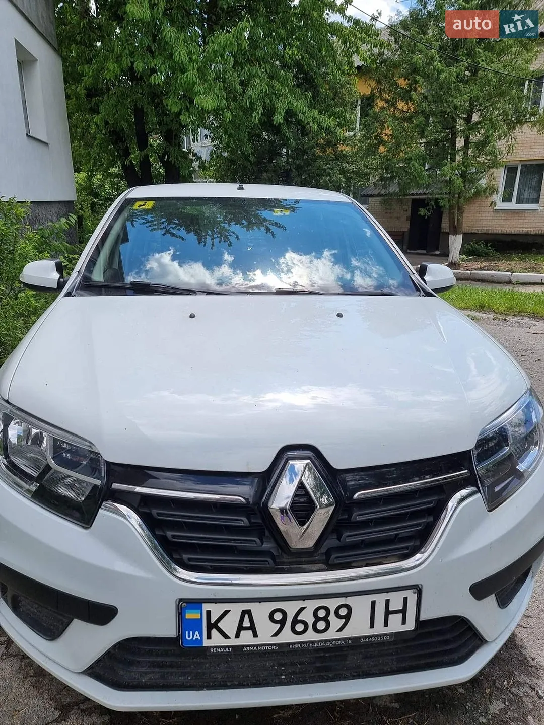 2022 Renault Logan - фото 1
