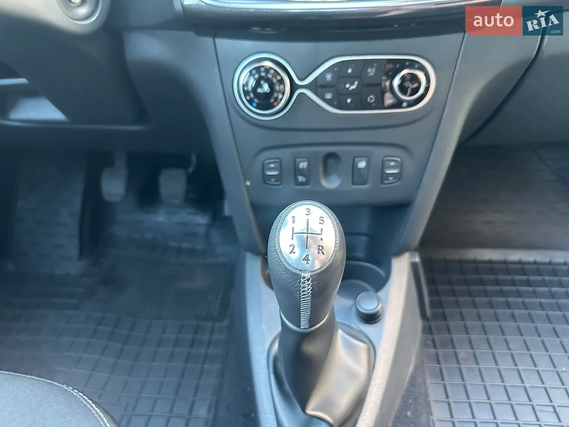2018 Renault Logan - мініатюра 26