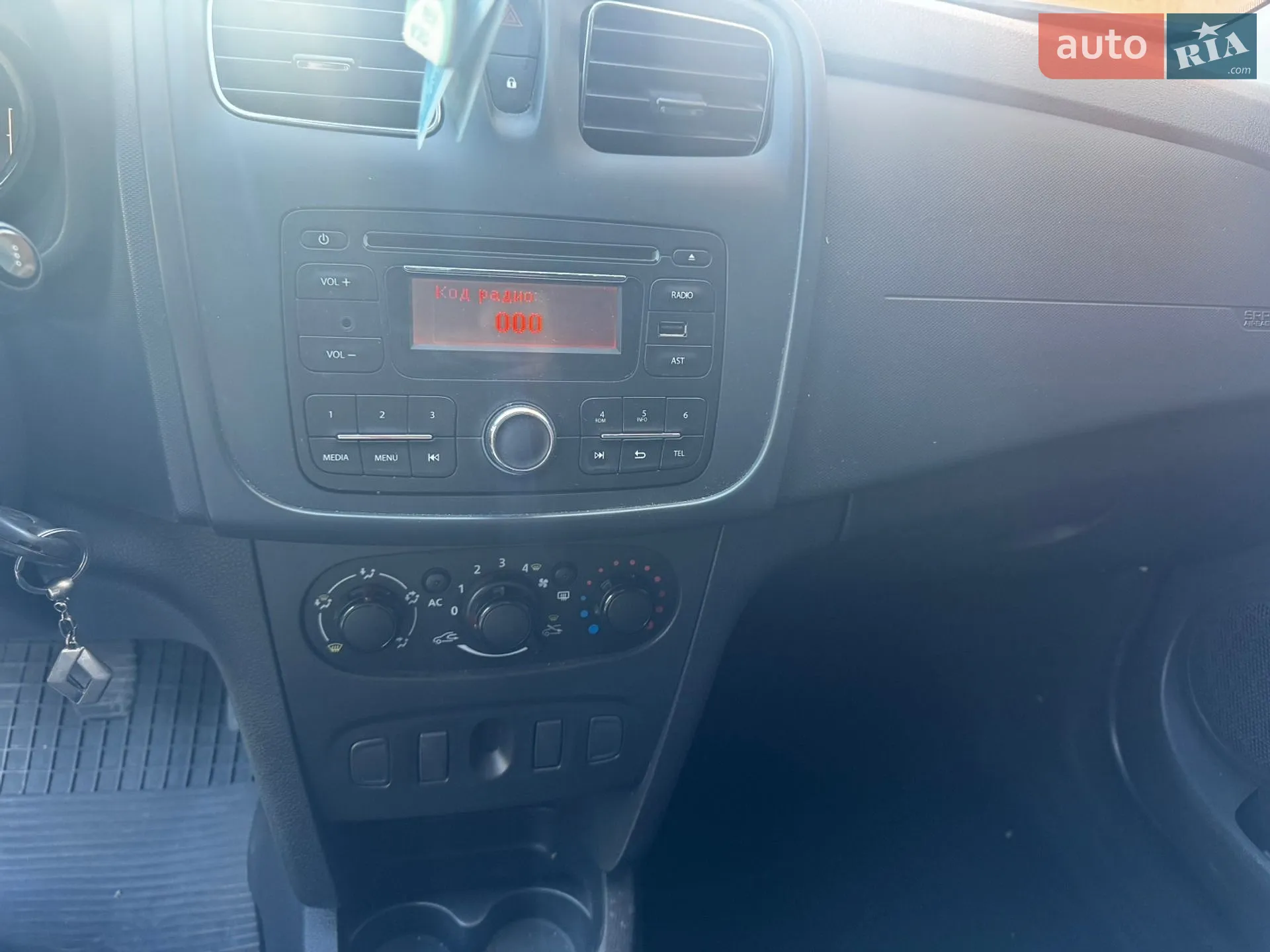 2013 Renault Logan - мініатюра 12