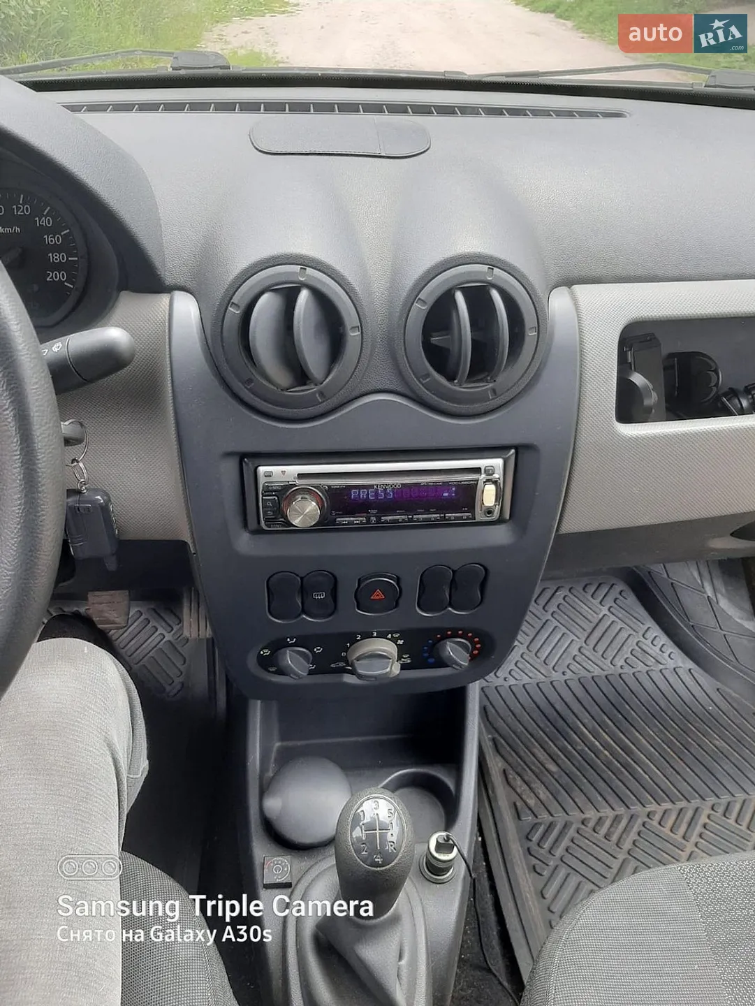 2011 Renault Logan - мініатюра 13