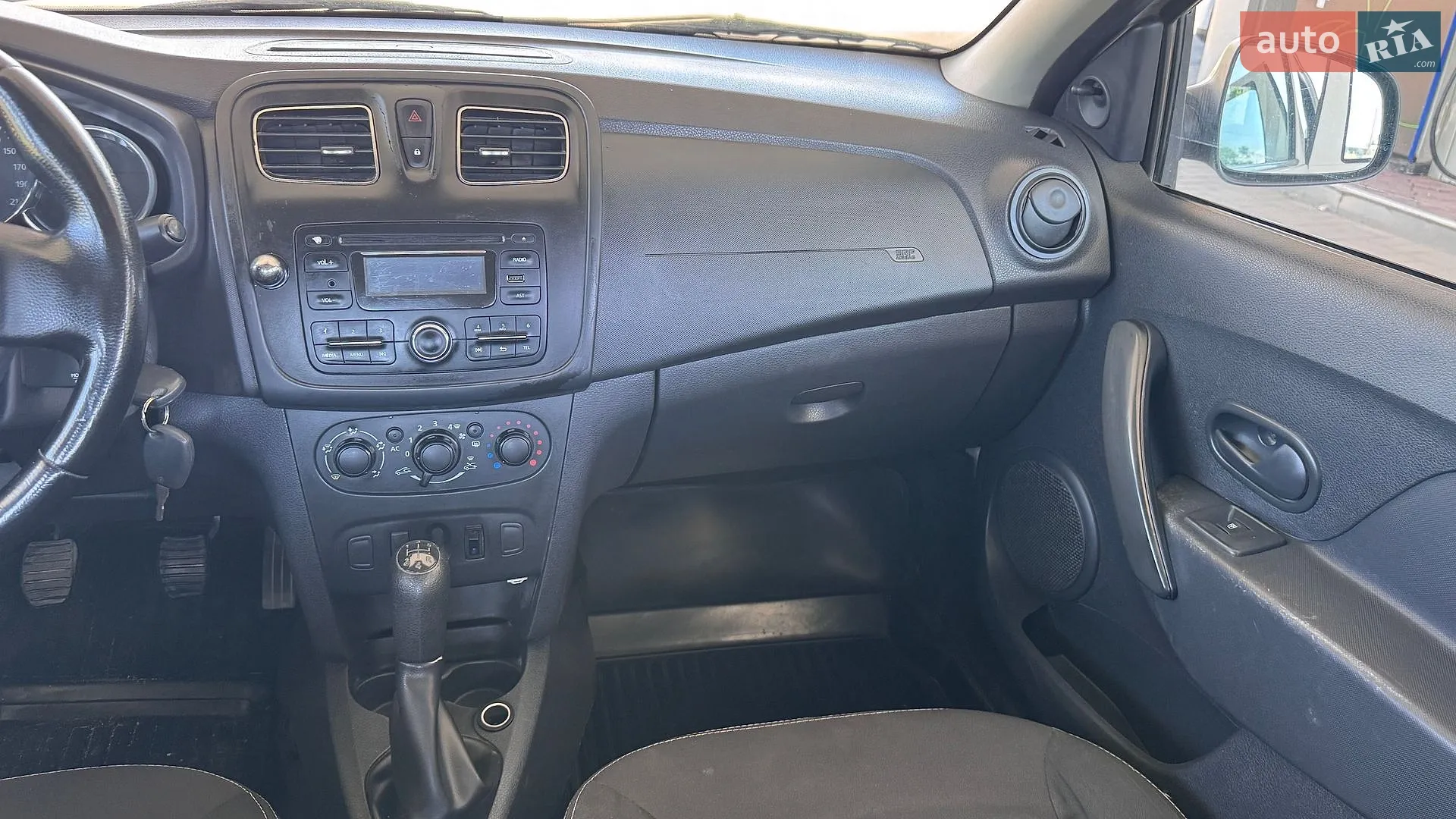 2014 Renault Logan - мініатюра 19
