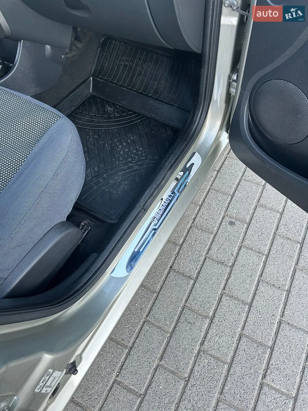2010 Renault Logan - мініатюра 32